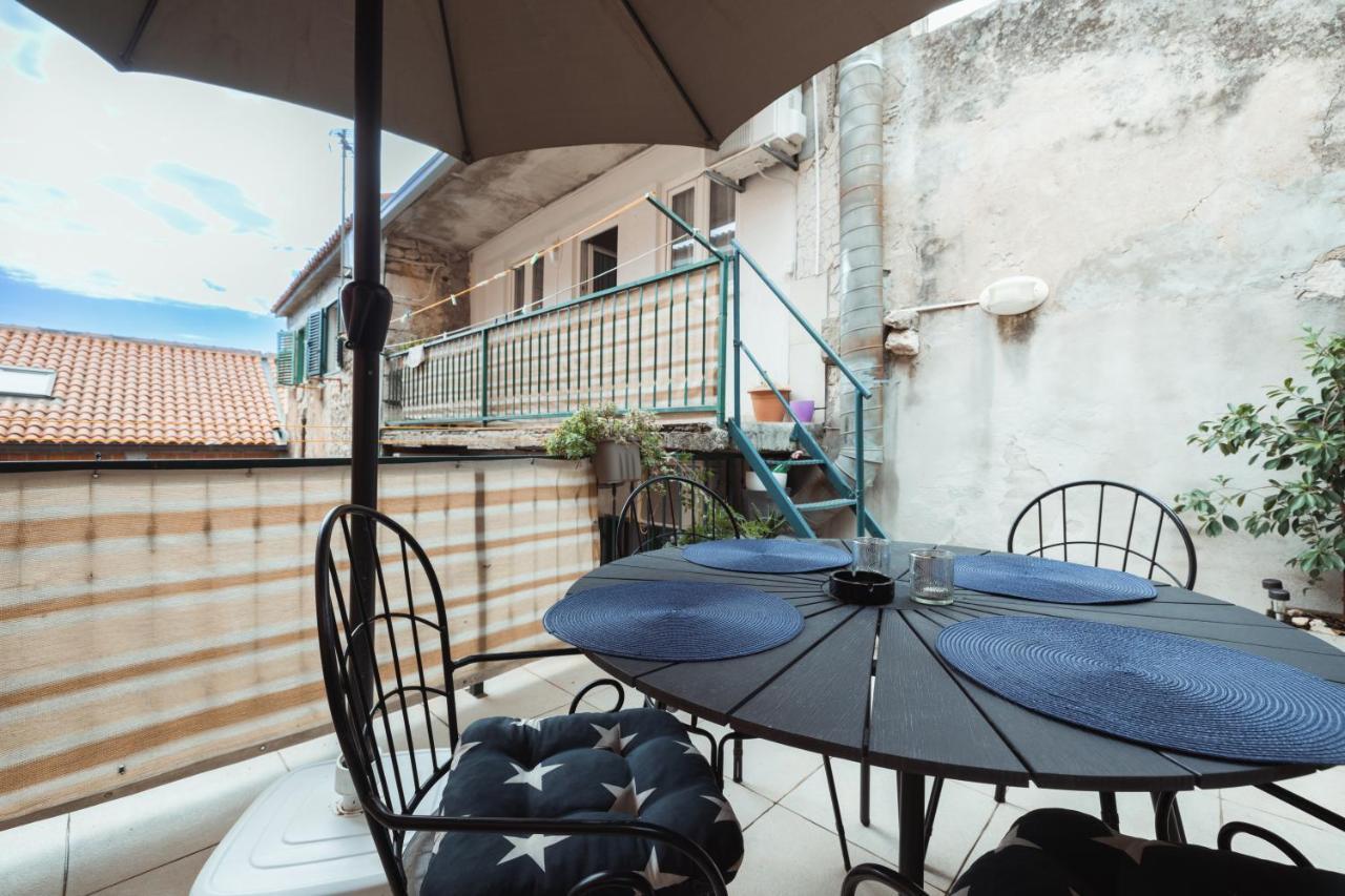 Guesthouse Rebecca Makarska Exteriör bild