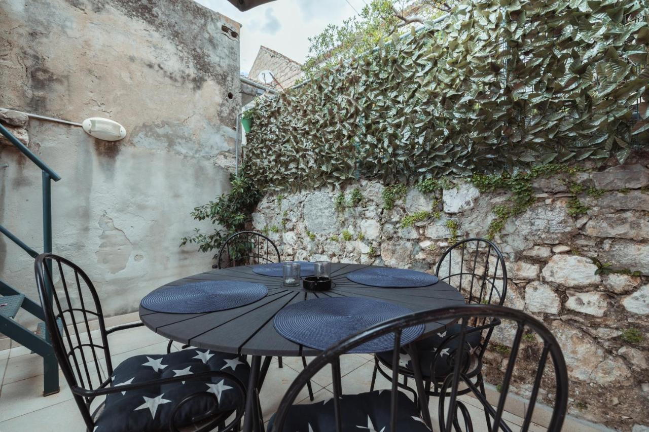 Guesthouse Rebecca Makarska Exteriör bild