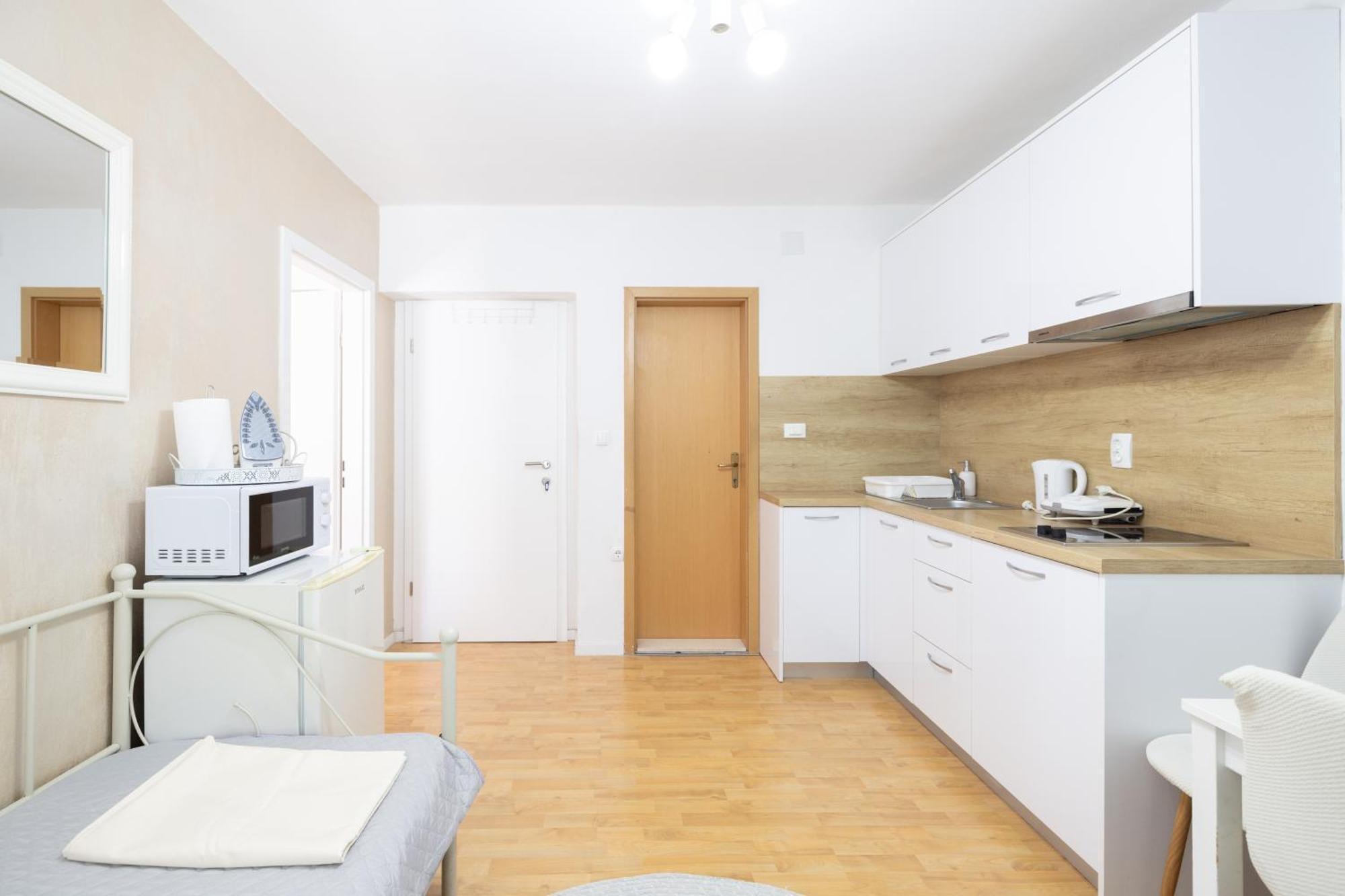 Guesthouse Rebecca Makarska Exteriör bild
