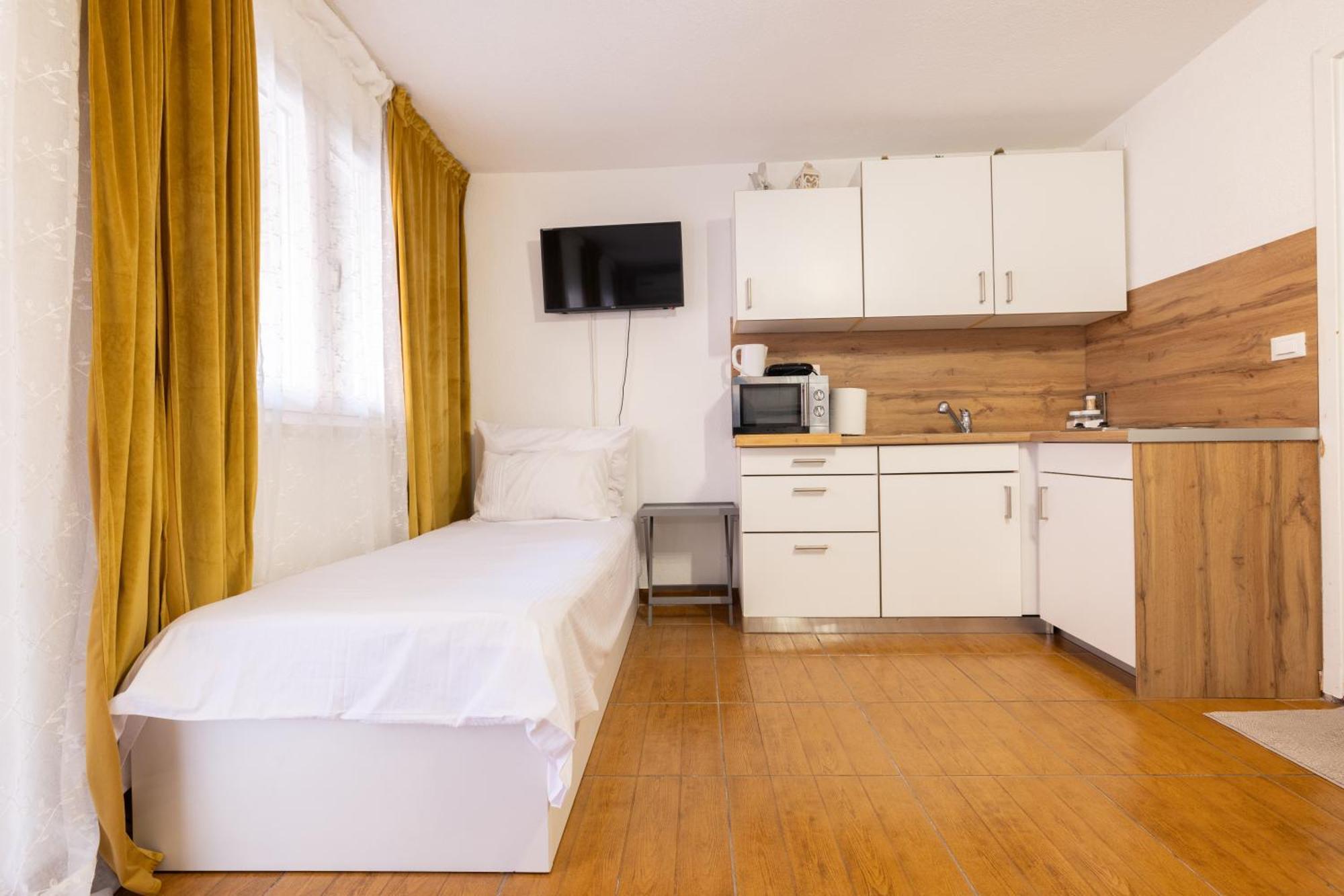 Guesthouse Rebecca Makarska Exteriör bild