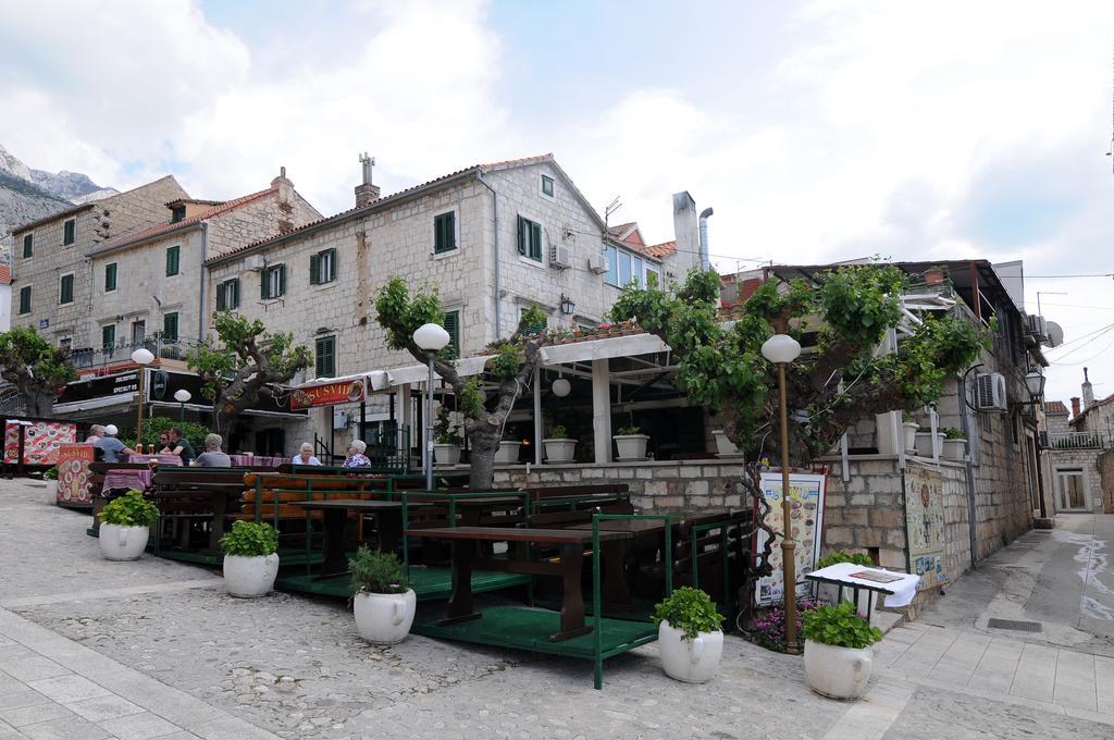 Guesthouse Rebecca Makarska Exteriör bild